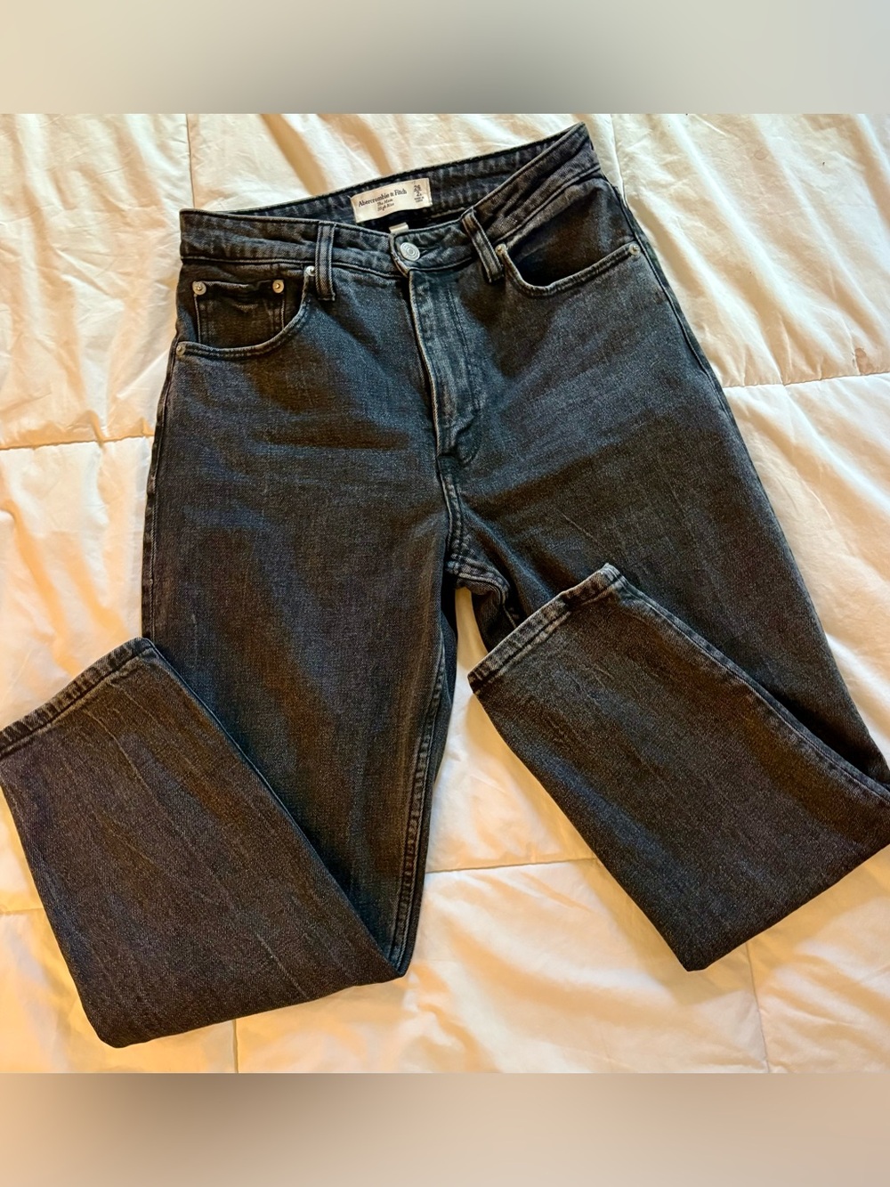 Abercrombie & Fitch Curve Love High-Rise Mom Jeans in Washed Black - Picture 6 of 12